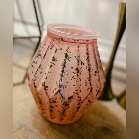 Retired Scentsy mirrored rose warmer NIB - Picture 2 of 4